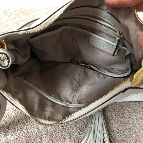 Michael Kors tassel crossbody ivory EUC - Picture 7 of 8